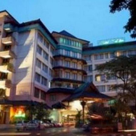 Kedaton Hotel Бандунг Экстерьер фото
