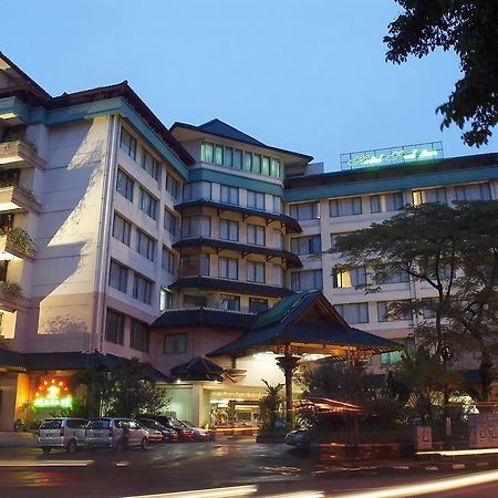 Kedaton Hotel Бандунг Экстерьер фото
