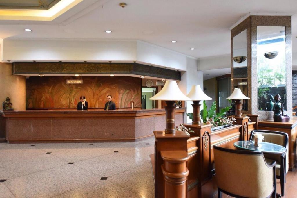 Kedaton Hotel Бандунг Экстерьер фото