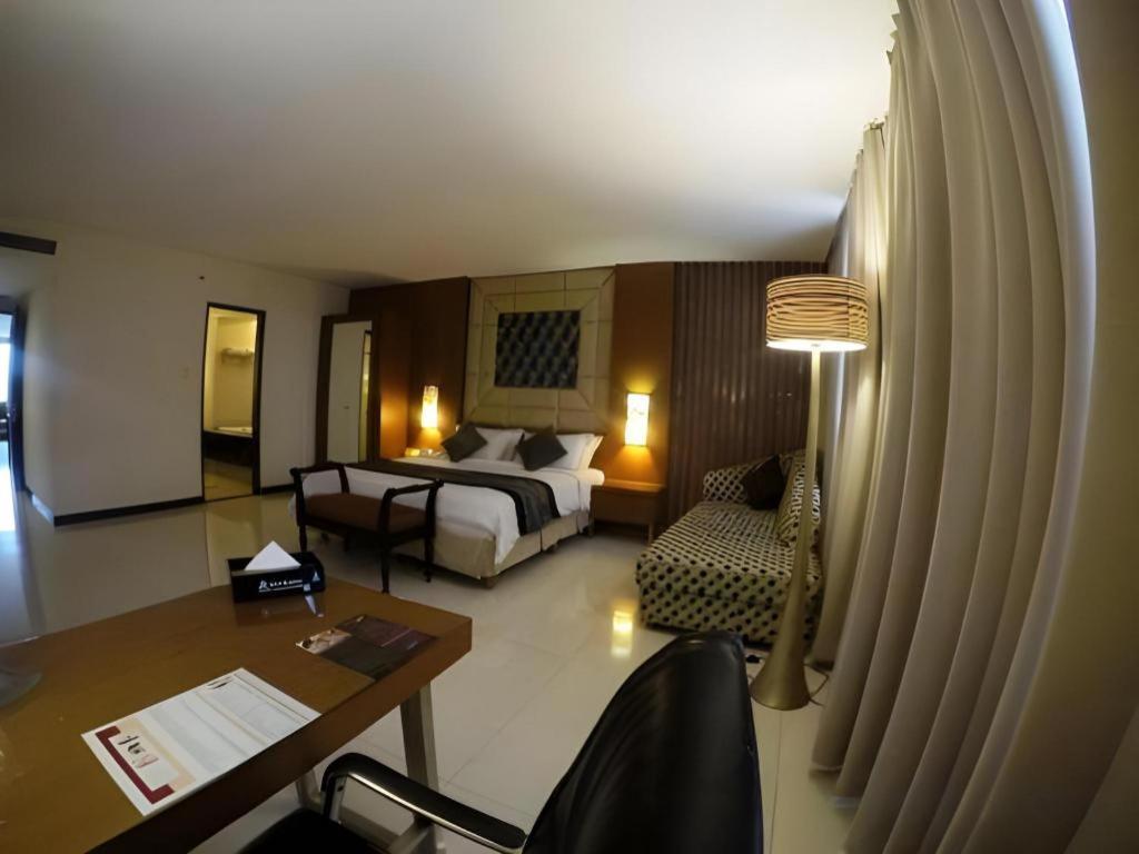 Kedaton Hotel Бандунг Экстерьер фото