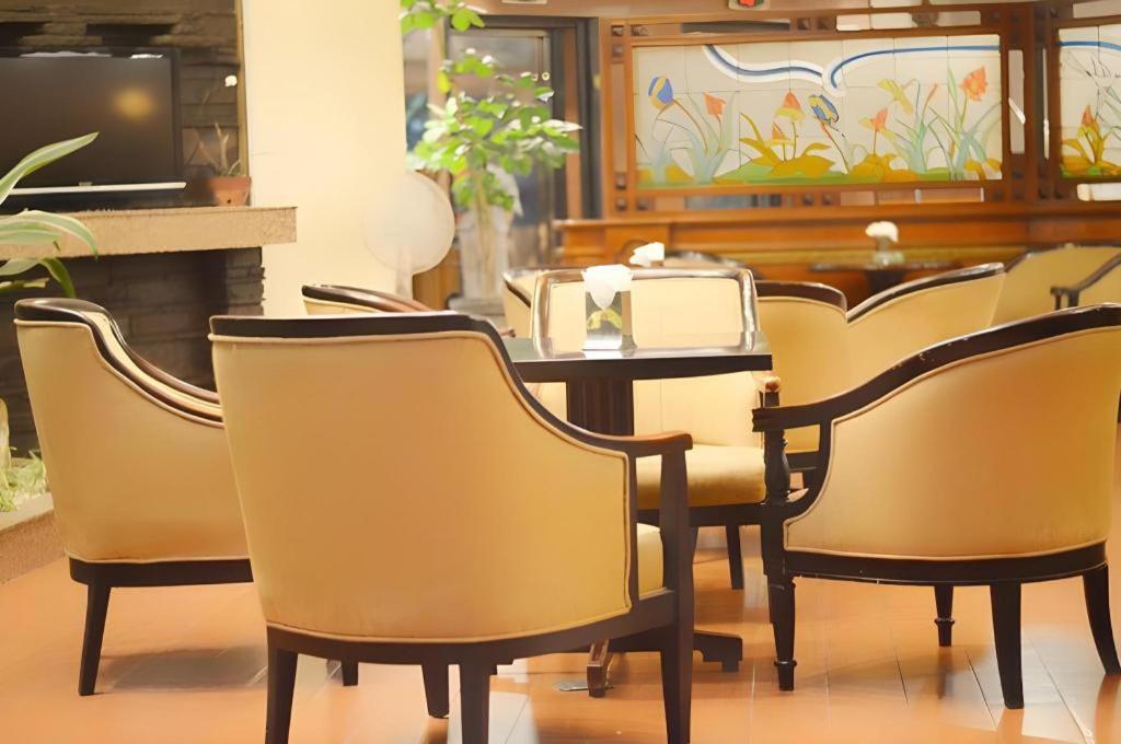Kedaton Hotel Бандунг Экстерьер фото